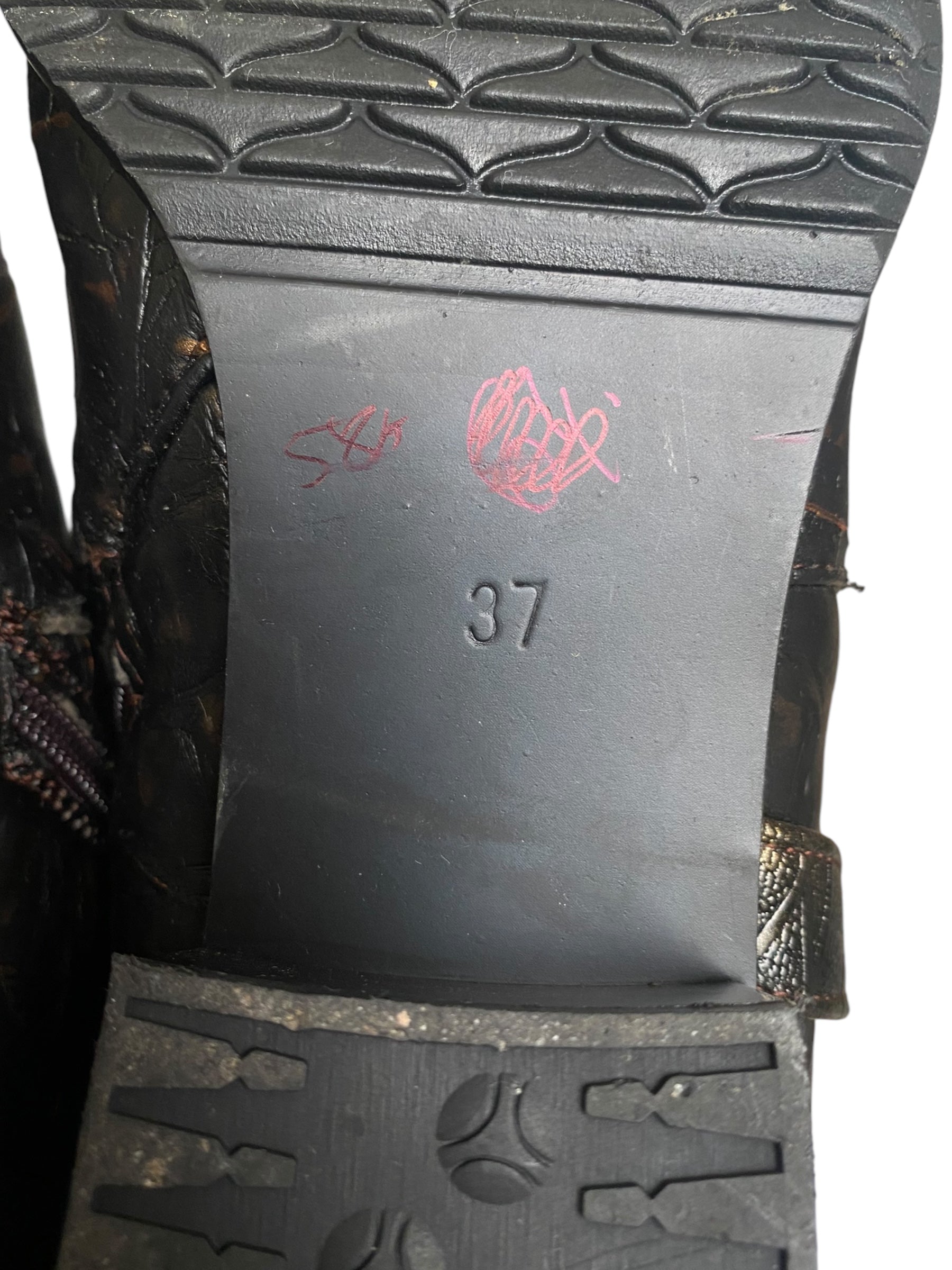 Vintage leather golden pattern boots. size 37