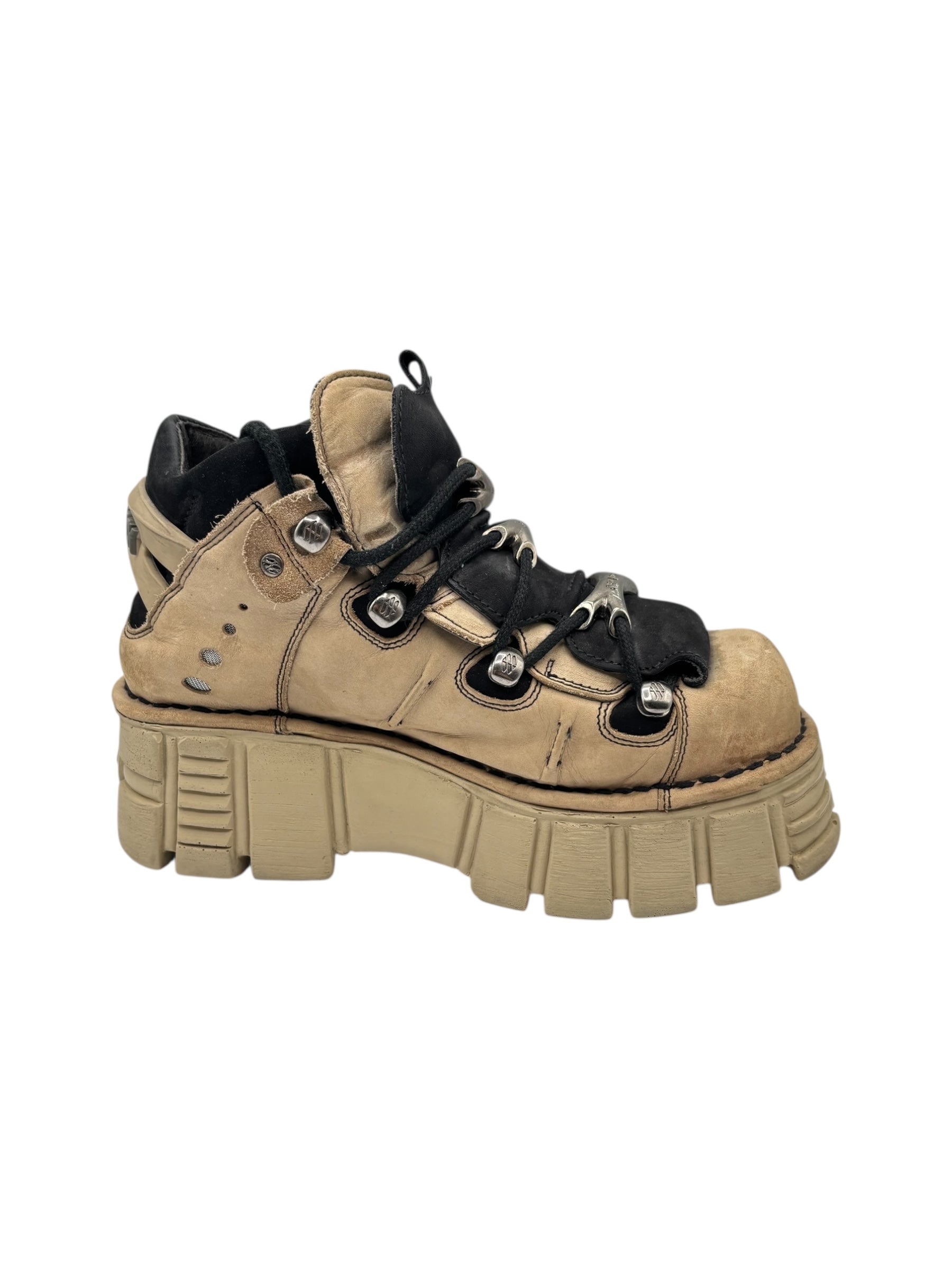 Vintage New Rock beige M106 platform boot size 39