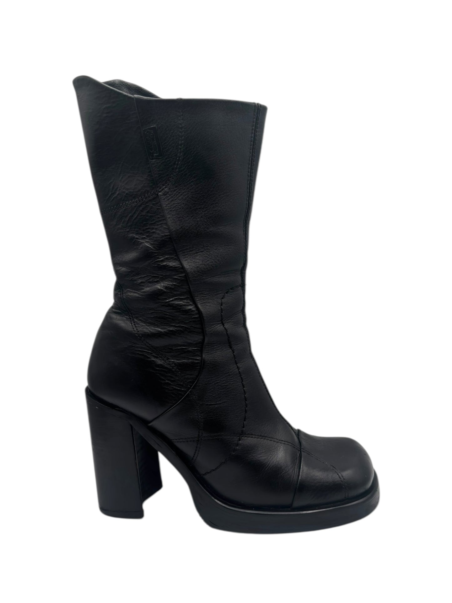 Beautiful vintage 90s Destroy black boots size 38