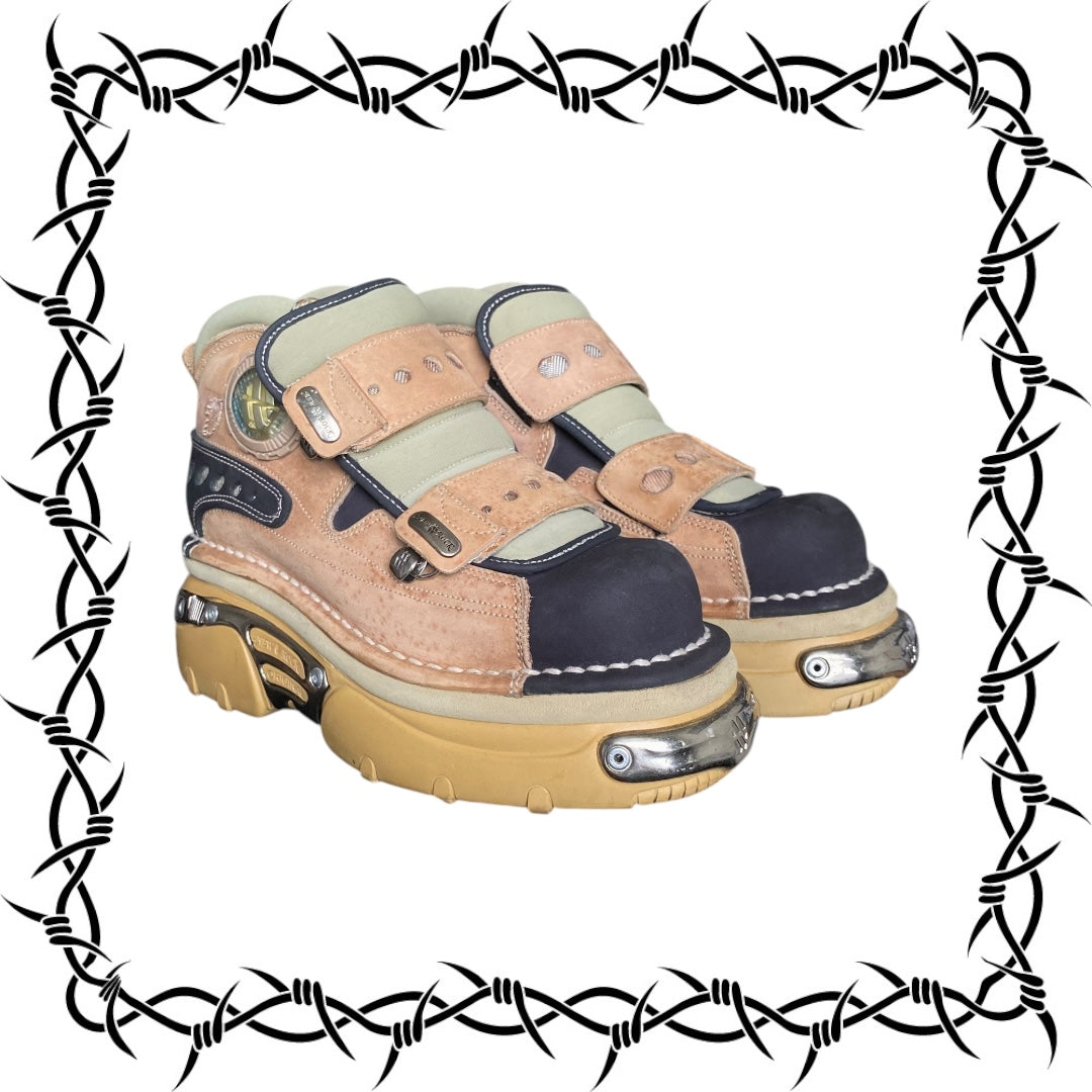 Vintage New Rock beige platform boots size 37