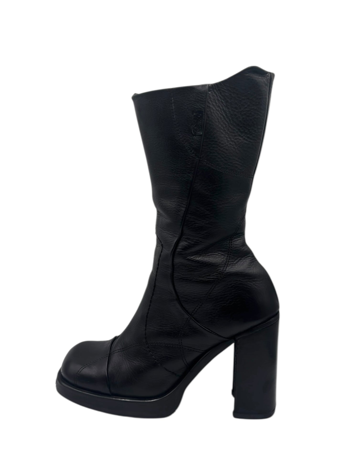 Beautiful vintage 90s Destroy black boots size 38