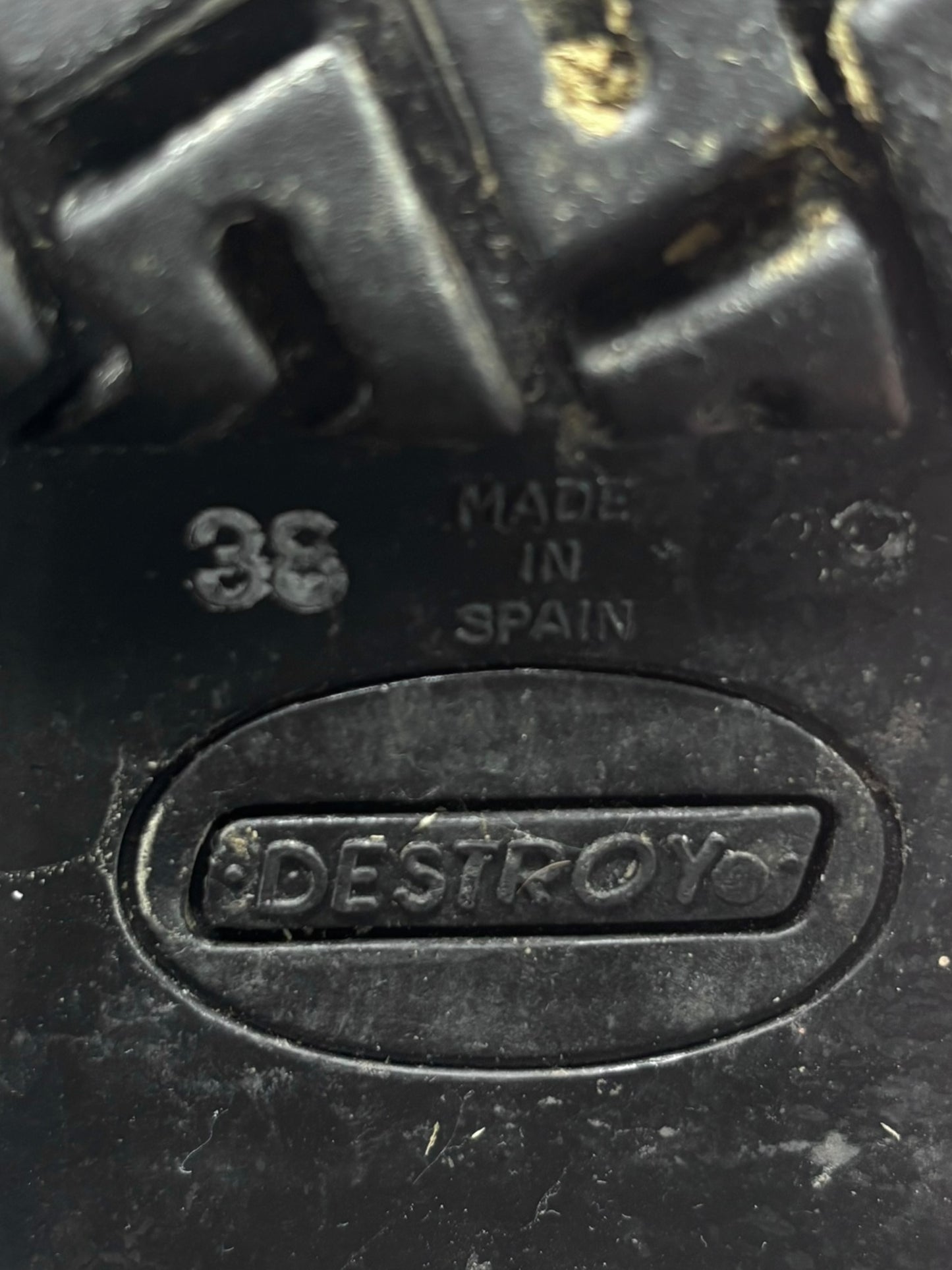 Beautiful vintage 90s Destroy knee high black block platform boots size 38