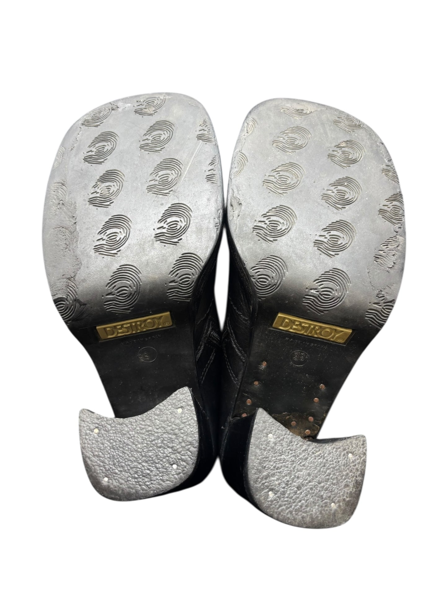 Beautiful vintage 90s Destroy black boots size 38