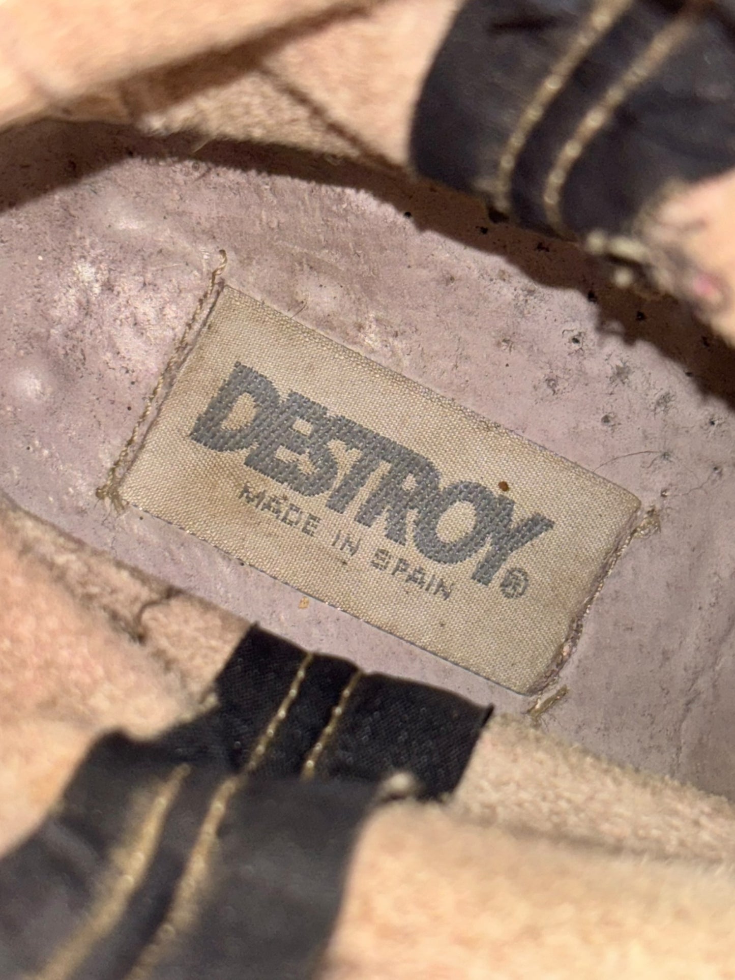 Beautiful vintage 90s Destroy ankle beige block platform boots size 36