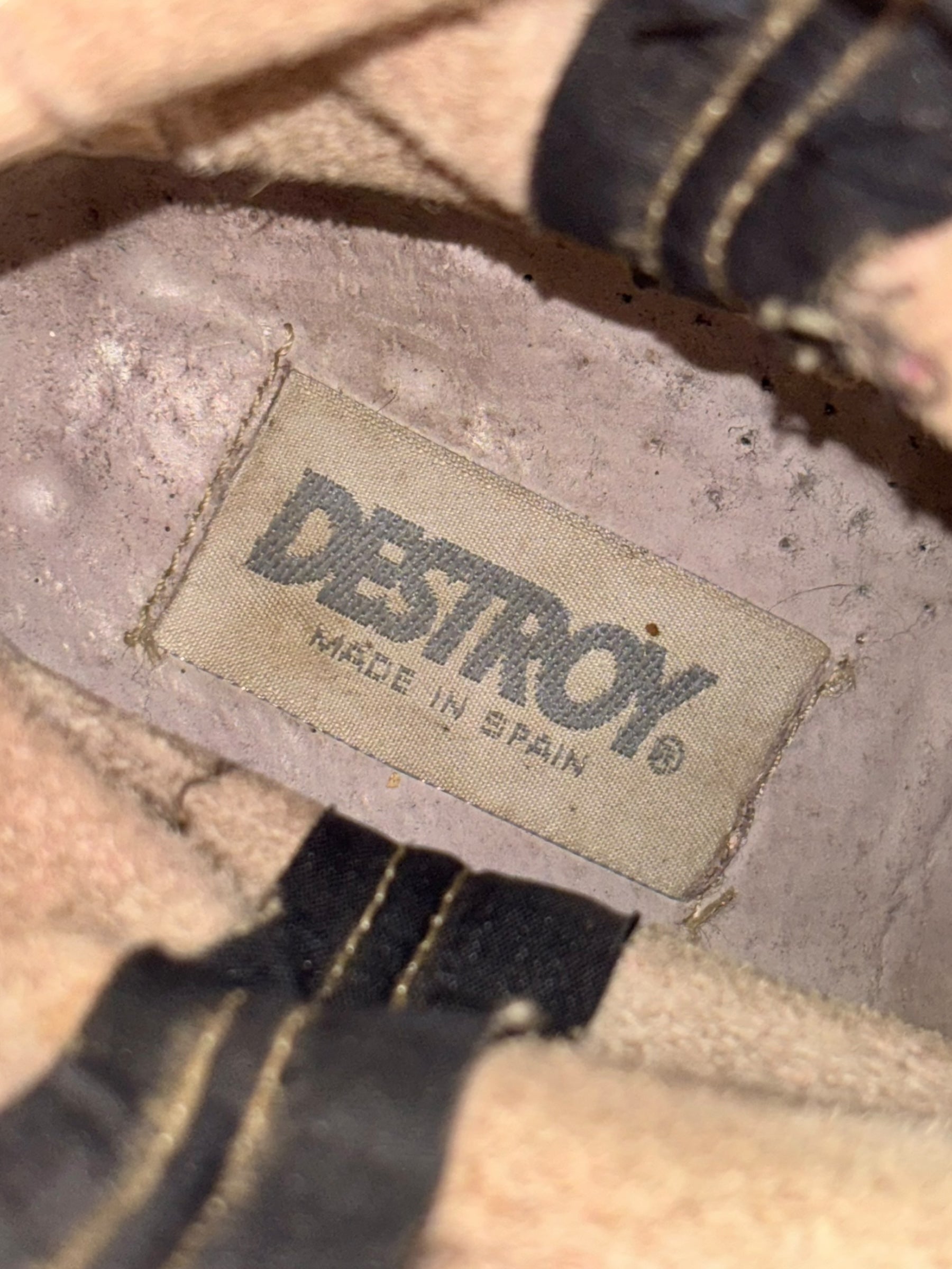 Beautiful vintage 90s Destroy ankle beige block platform boots size 36