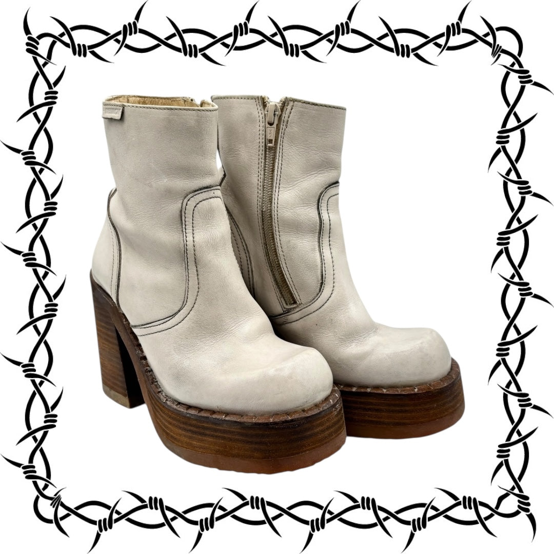 Beautiful vintage 90s Destroy ankle cream block platform boots size 35