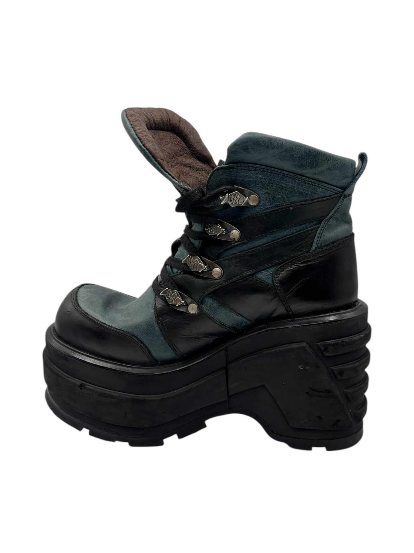Vintage Destroy blue platform boots size 38