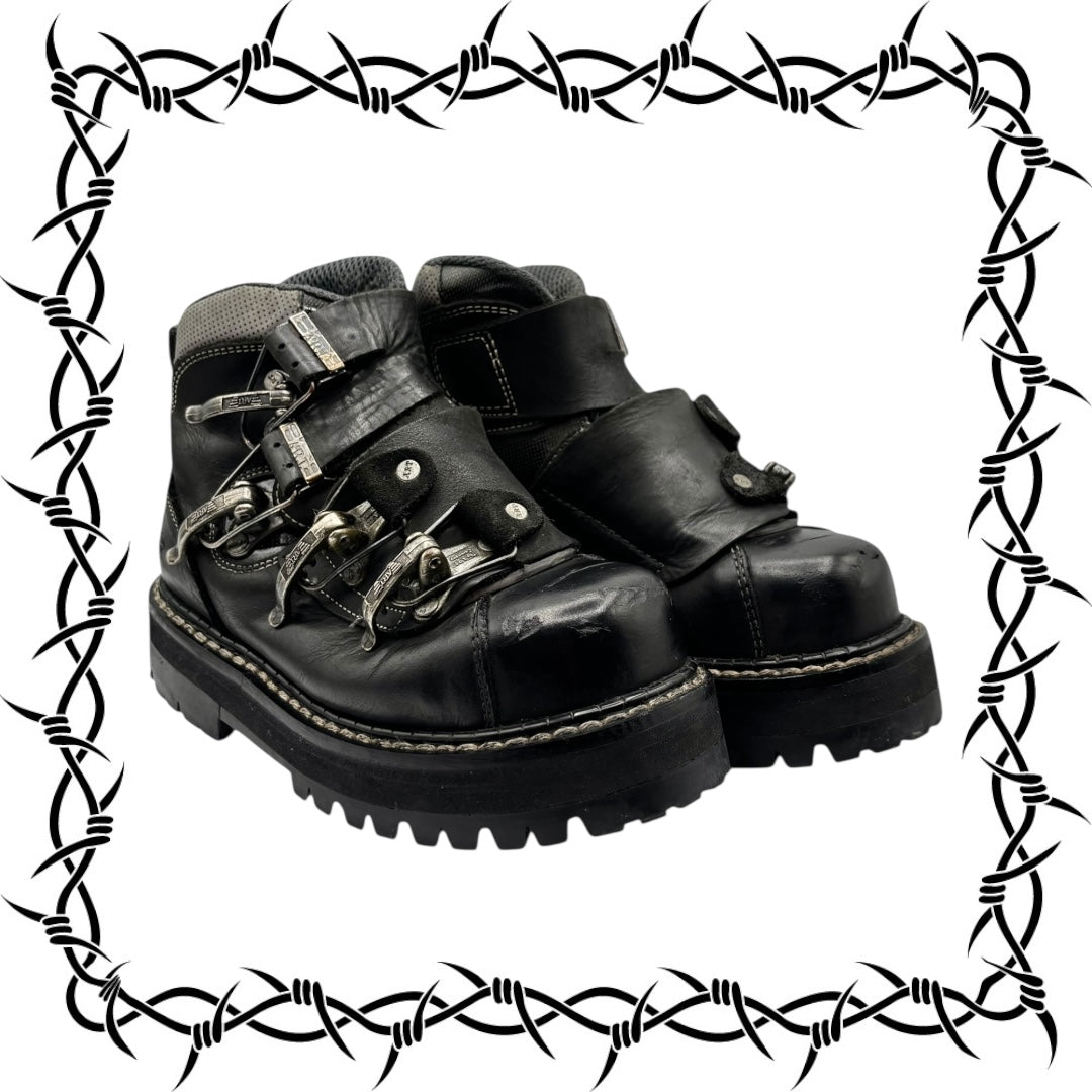 Vintage ART metal clasp platform boots size 36