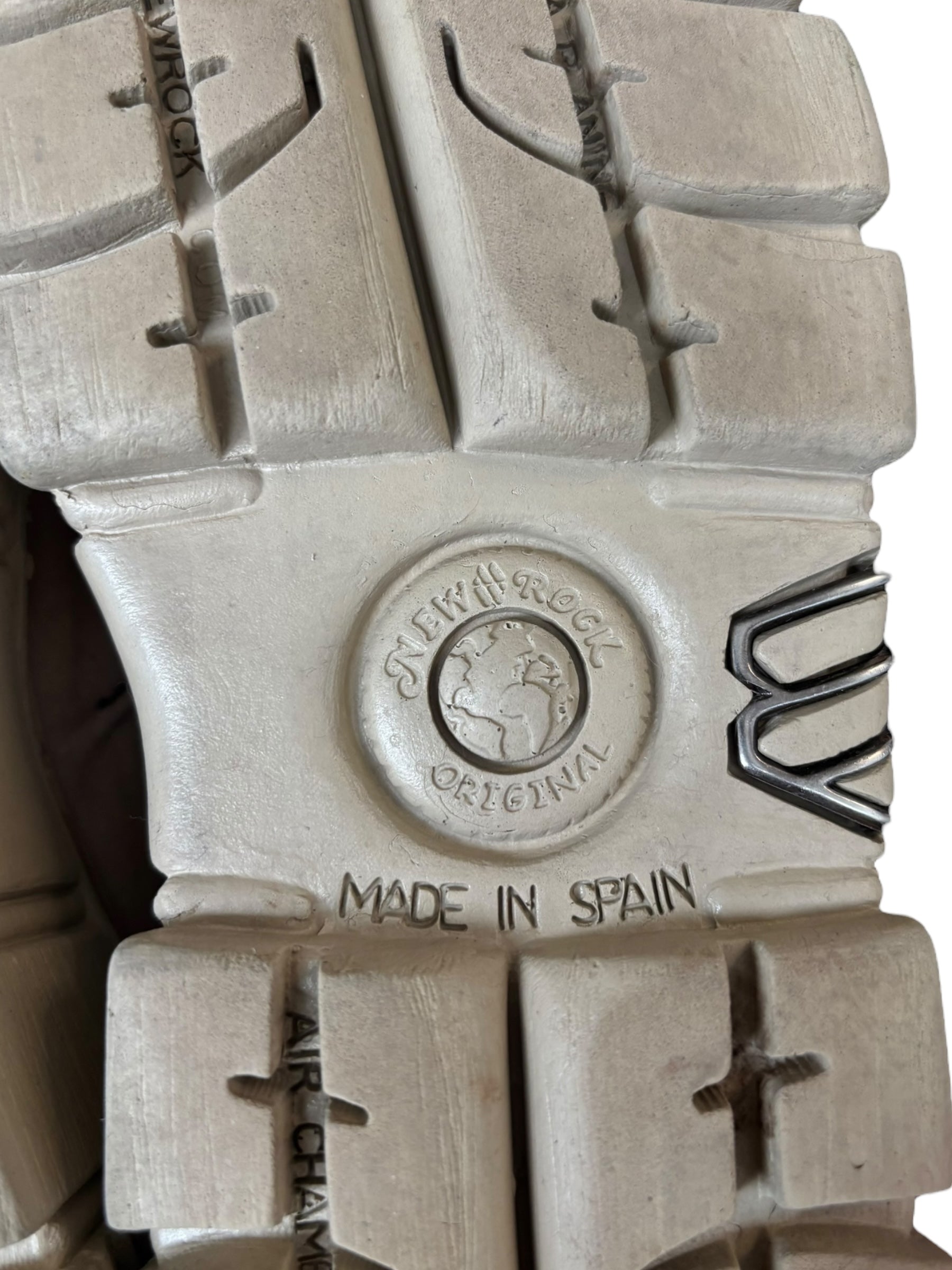 Vintage New Rock beige M106 platform boot size 39