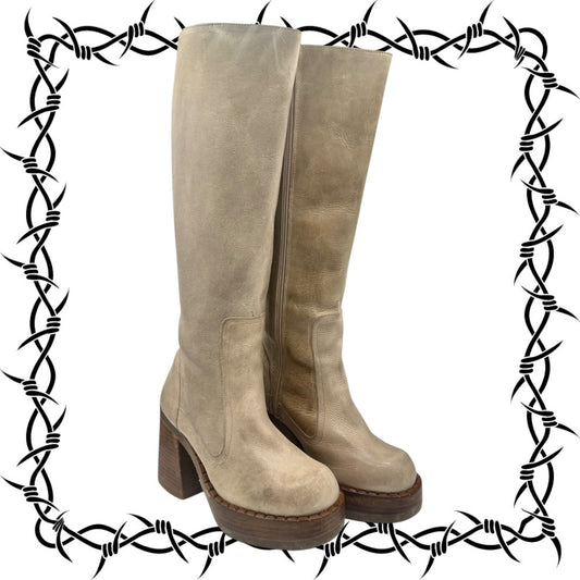 Beautiful vintage 90s Destroy beige colored block platform boots size 36