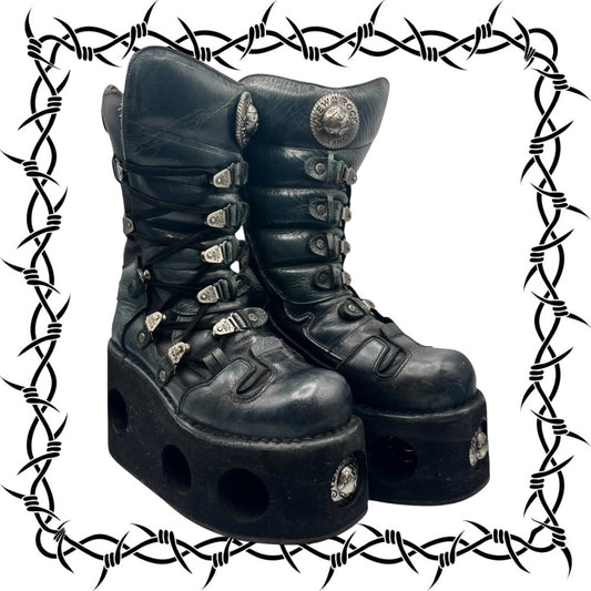 Vintage 90s New Rock midnight green colored neptuno platform boots. size 37